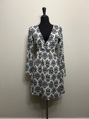 Boohoo Black and White Damask Long Sleeve Dress